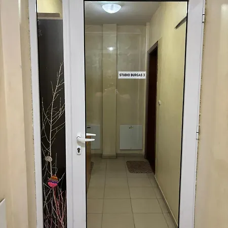 студио 3 Apartment *
